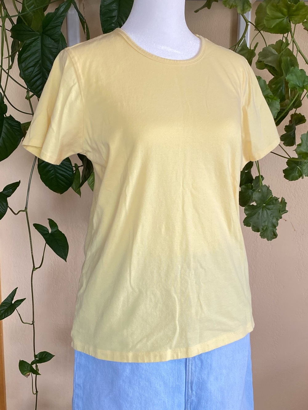 IZOD Yellow Stretch Cotton Tee Soft Fitted Basic Crewneck Minimal Top L
